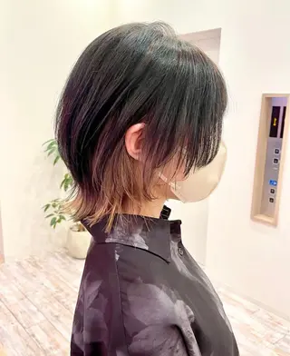 ショート 大阪ウルフカット 🐺デザインカラーのヘアスタイル
