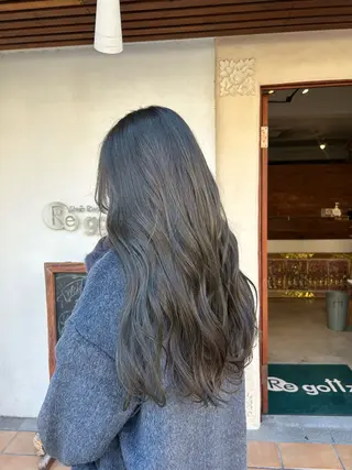 ロング カラー putri 川邉 優花のヘアスタイル