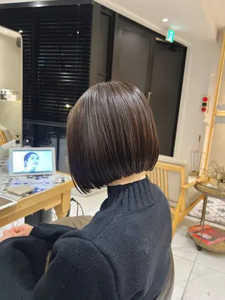 ショート カラー ミオ💎ショート 透ける暗髪のヘアスタイル