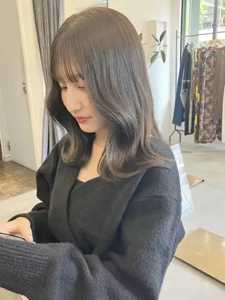 ミディアム カラー オオタ ユキのヘアスタイル