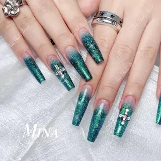 ネイル 🦋 Queenieのネイルデザイン