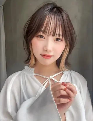 ミディアム カラー 白井 音羽のヘアスタイル
