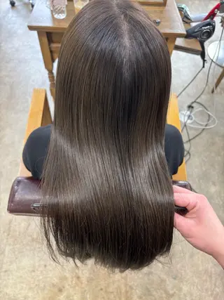 セミロング ALLY所属・🫧透明感カラー🫧 AYANAのヘアスタイル