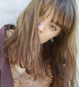 ミディアム ホリウチ ユキエのヘアスタイル