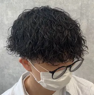 ショート パーマ メンズ YUTA短髪特化 フェザーパーマのヘアスタイル