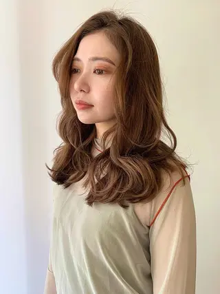 セミロング カラー 石川 葵のヘアスタイル