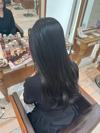 ロング HIDERO/渋谷/ センターパートのヘアスタイル