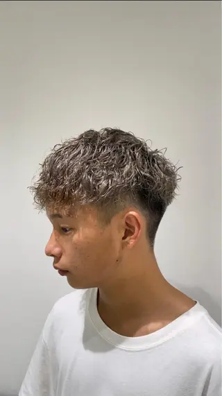 ショート メンズ フェザーパーマ職人 🪶ryosukeのヘアスタイル