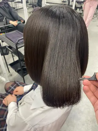 ミディアム カラー パーマ ヘアアレンジ メンズ キッズ ネイル マツエク・マツパ アイブロウ ウルフ&レイヤー特化 まとまる美髪矯正のヘアスタイル