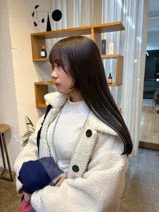 ロング カラー mina / 透明感ベージュカラーのヘアスタイル