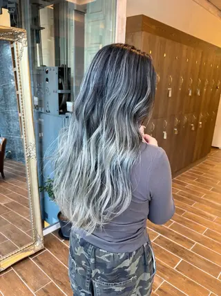 ロング ハイトーン/デザイン カラー/るいのヘアスタイル