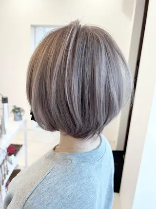 ショート カラー VIRAL ヴァイラルのヘアスタイル