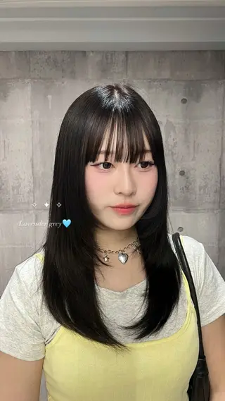 セミロング カラー ハイトーン/ゆるふわ 🧚𖥔ׁTOMO♡のヘアスタイル