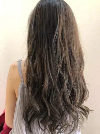 ロング カラー ヘアアレンジ IVY villa Suzu.のヘアスタイル