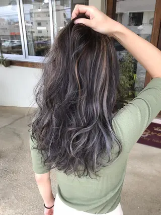 ミディアム カラー grand juteのヘアスタイル