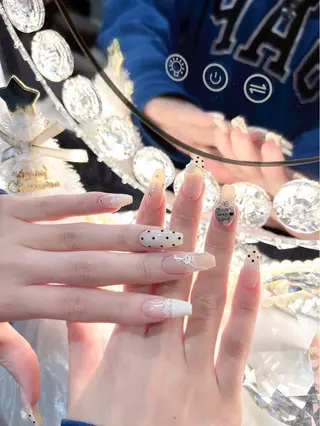 ネイル うるキラ✨ワンホン yuka🥂のネイルデザイン