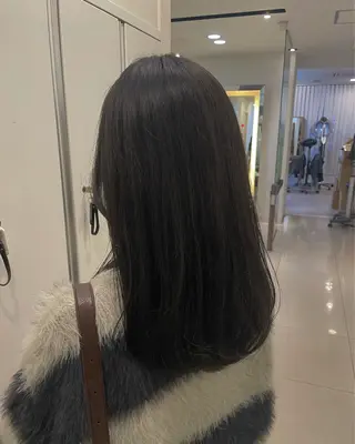 セミロング カラー 透明感/ハイトーン ／レッドカラー🍓のヘアスタイル