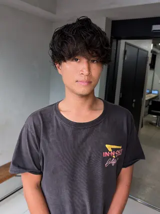 ミディアム カラー パーマ メンズ ヘアアレンジ 【毛流れヘア】 人気No.1/ユウキのヘアスタイル