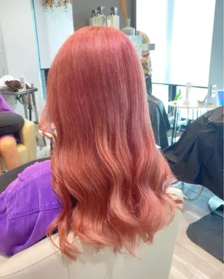 ロング まひろ エクステ／ハイトーンのヘアスタイル