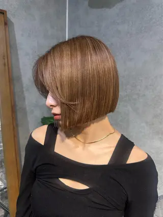 ミディアム カラー ヘアアレンジ タイトボブ個性派カラ ーAKANEのヘアスタイル