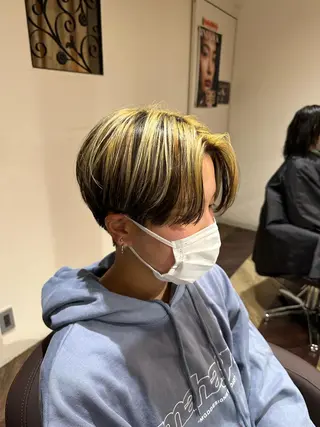 ショート カラー 中村 玲美のヘアスタイル