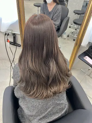 ロング カラー グレージュ/透け感 カラー/透明感カラーのヘアスタイル