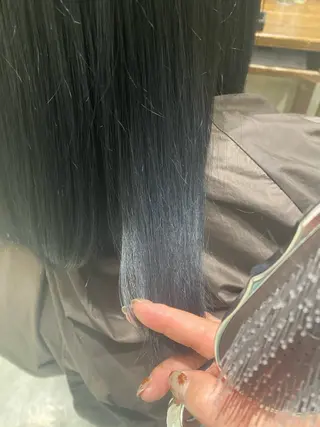 セミロング カラー ビラデルソル maRe所属・石川 莉乃のヘアスタイル