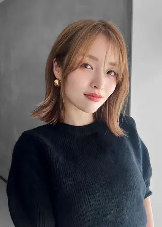 ミディアム カラー 白井 音羽のヘアスタイル