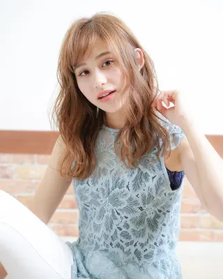 ミディアム ヘアールーム アートのヘアスタイル