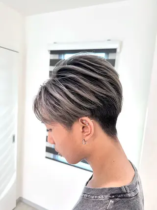 ショート カラー 加藤 佑二のヘアスタイル