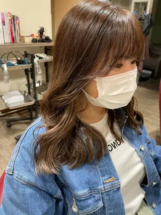 セミロング 保野加/トレンドボブ 透明感爆発カラーのヘアスタイル