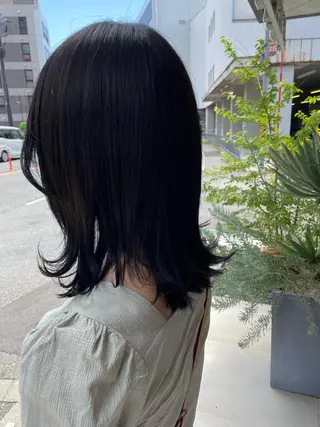 ミディアム シンプル 美容室のヘアスタイル