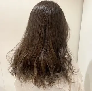 カラー 山口 莉奈のヘアスタイル