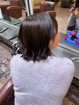 ショート カラー カットパーマ3000 円/水曜日モデルのヘアスタイル