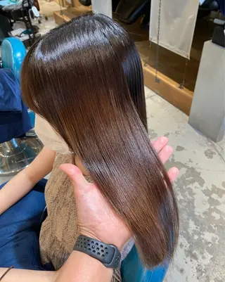 セミロング 必ず笑顔で帰っていた だきます！安田祐貴のヘアスタイル