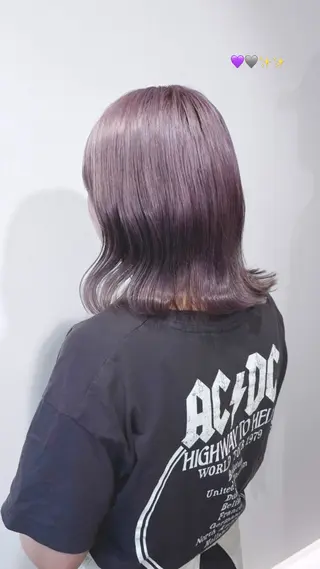 カラー ニトウ レイナのヘアスタイル