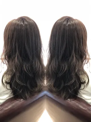 ロング カラー 新實 ゆりあのヘアスタイル