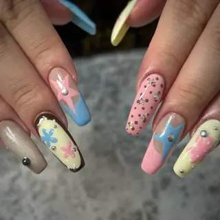 ネイル 極楽 鳥花のネイルデザイン