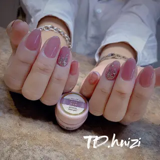 ミディアム めぐみのネイルサロン スタッフ練習のネイルデザイン