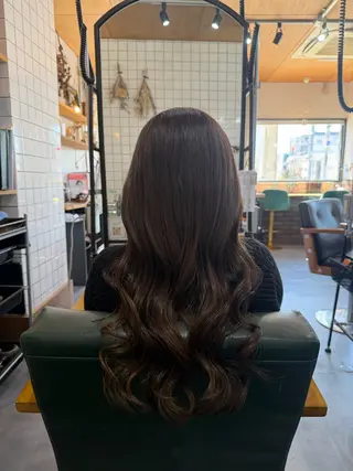 ロング 倉本 美優のヘアスタイル