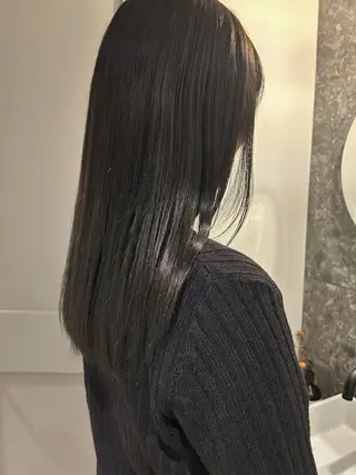 カラー Mori Aimiのヘアスタイル