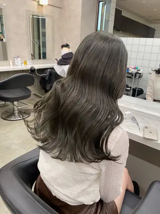 カラー ブリーチ縮毛矯正加藤 赤み無し透明感ヘアのヘアスタイル