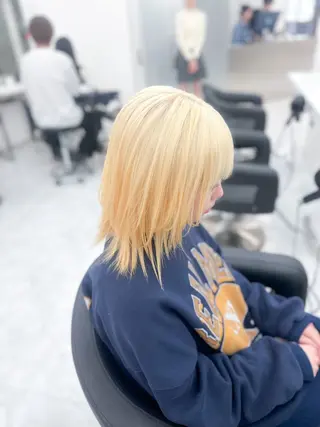 ミディアム カラー ウルフ&レイヤー特化 まとまる美髪矯正のヘアスタイル