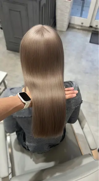ミディアム カラー 🫧艶ダブルカラー ブリーチ🫧トモヤのヘアスタイル