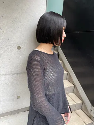 ミディアム 顔まわりレイヤー デザインカットのヘアスタイル