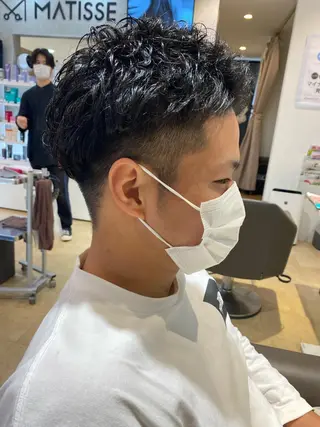 ショート カラー パーマ ヘアアレンジ メンズ キッズ ネイル マツエク・マツパ 韓国🇰🇷レイヤー カットオリーブカラーのヘアスタイル