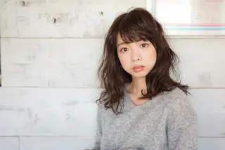 ミディアム カラー パーマ ヘアアレンジ 韓国風レイヤー ハイトーンRYOTAのヘアスタイル