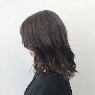 セミロング カラー オリーブ/アッシュ やわらか透明感カラーのヘアスタイル