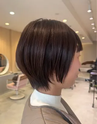 ショート カラー 𝘀𝗮𝗲 ⑅*/ 艶髪/ショートボブのヘアスタイル