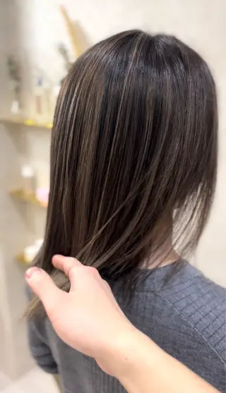 ミディアム カラー ハイライト 透明感カラー松本のヘアスタイル